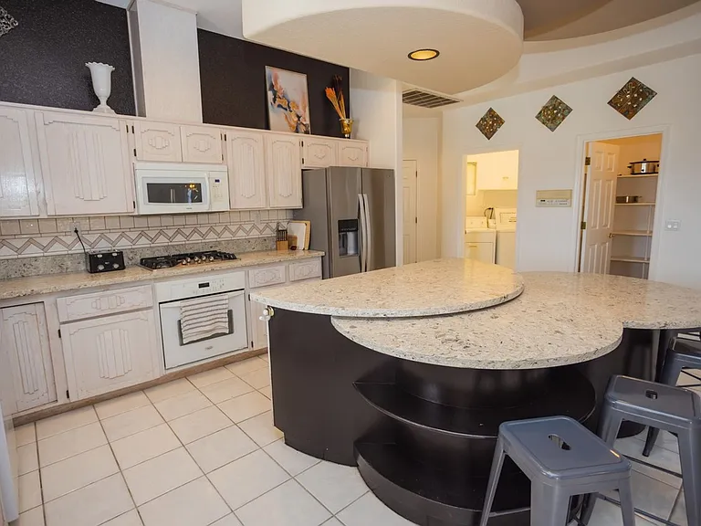 2320 Snead Dr — Photo 17