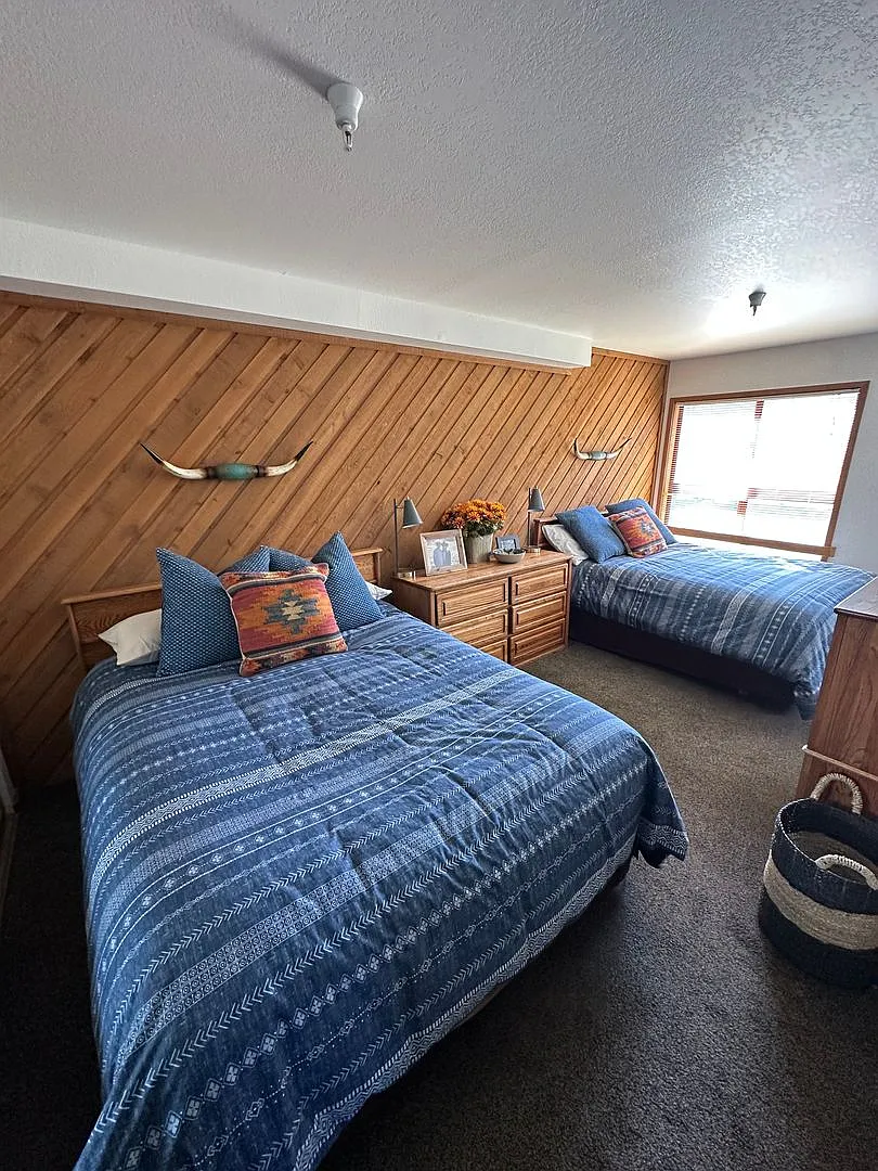 Spacious Aspen Creek Condo with Loft & Mountain Views Mammoth Lakes (Available in the Springtime) — Photo 4
