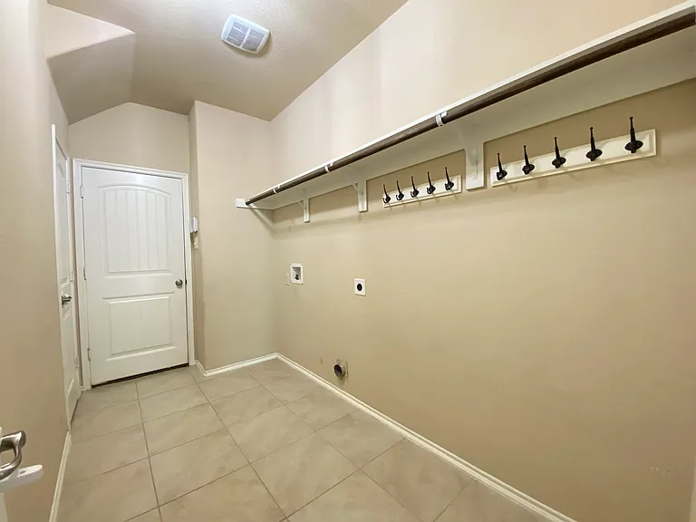 5610 Stockport Dr — Photo 14