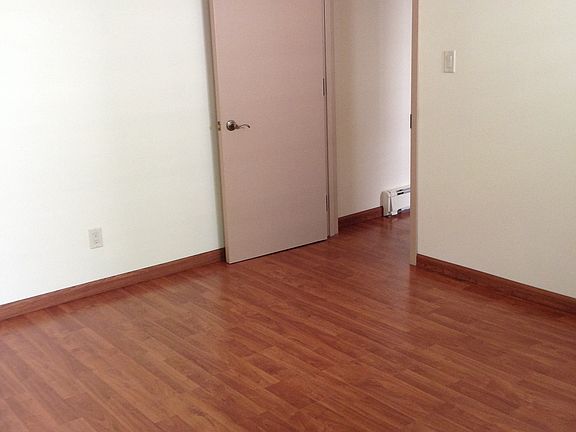 4th image of 86 Evergreen St