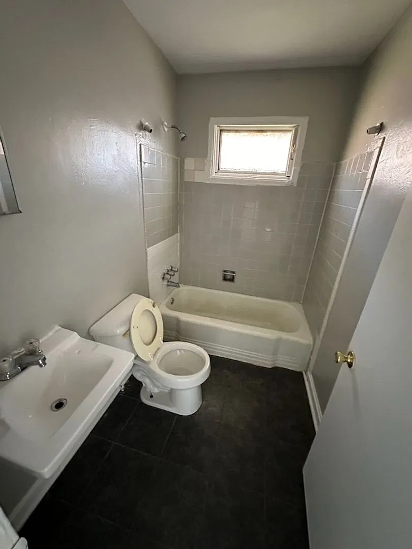 1439 Clark Avenue Apt D — Photo 4