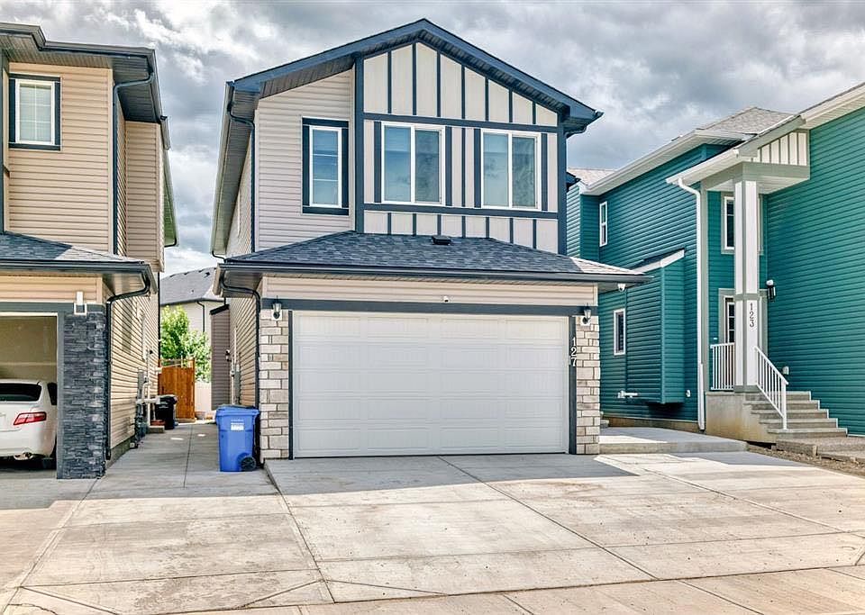 1st image of 127 N Saddlecrest Grv NE