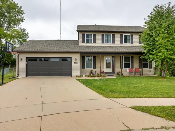 1877 North Ct, Dubuque, IA 52002