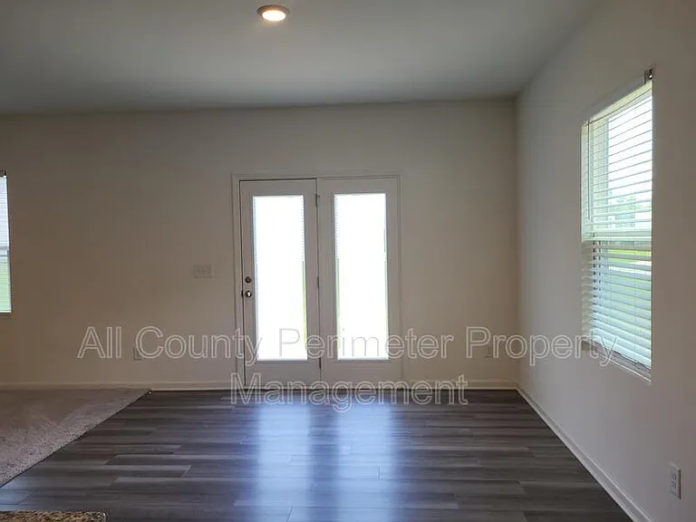 212 Cottontail Ln — Photo 6