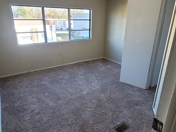 4th image of 63 Hobart Cir #63