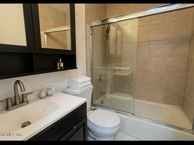 12 Elmwood Park Dr #2 — Photo 7