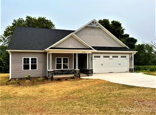 4944 Southview Dr, Hickory, NC 28602