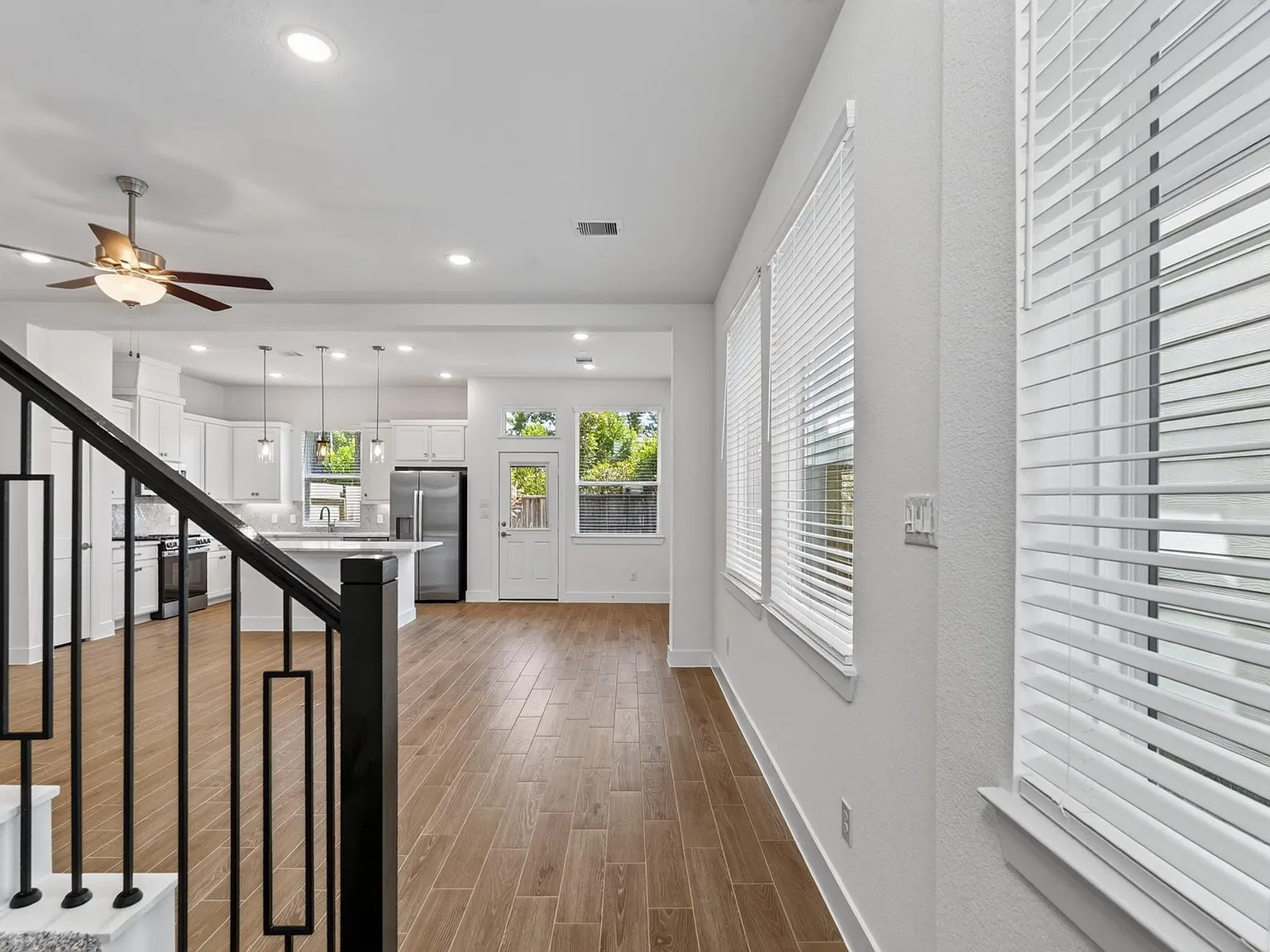 3 bed, 2.5 bath, 1835 sqft, $2,450 — Photo 4