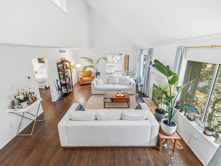 30 Oak Ln — Photo 1