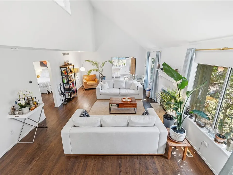 30 Oak Ln