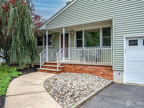 4th image of 979 Wood Ave