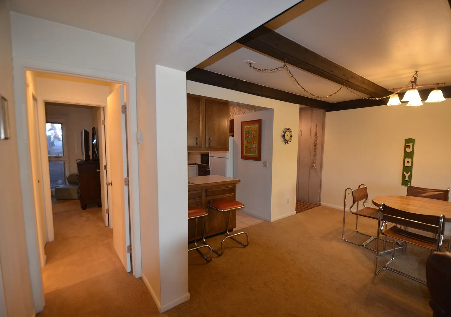 Long Winter Lease! Fully Furnished, on bus route! Remodeled Kitchen and Baths! — Photo 3