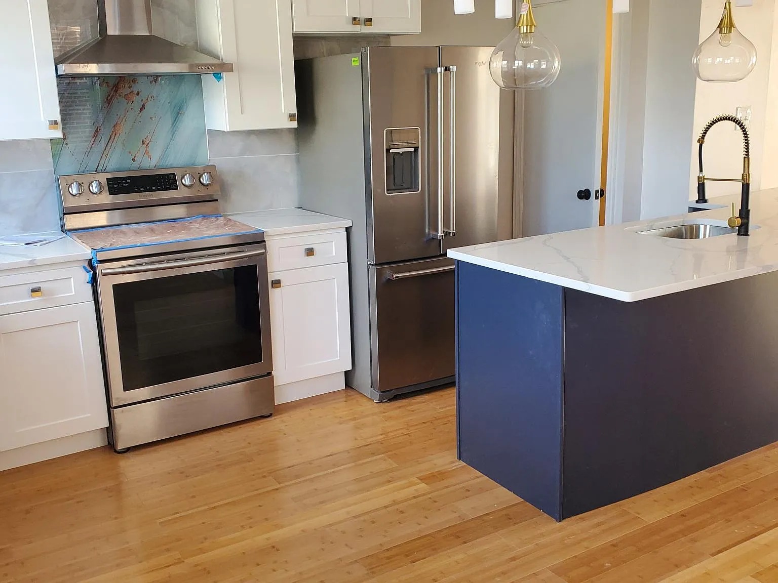 3 bed, 1024 sqft, $2,350 — Photo 3
