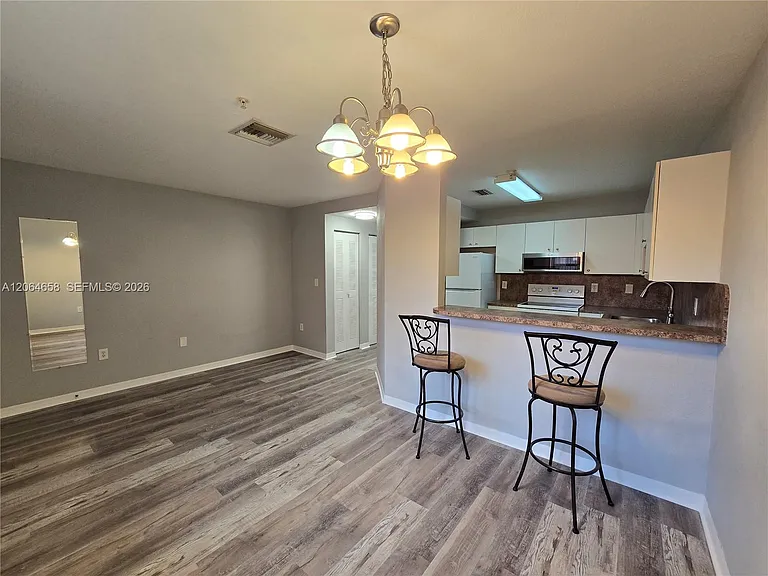 1627 NW 18th St #403 — Photo 4