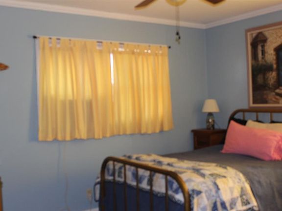 4th image of 1006 S Nueces St