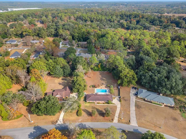 2211 Bourgogne Dr, Tallahassee, FL 32308