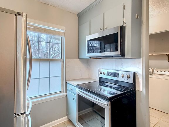 3rd image of 3910 Briarhill Dr
