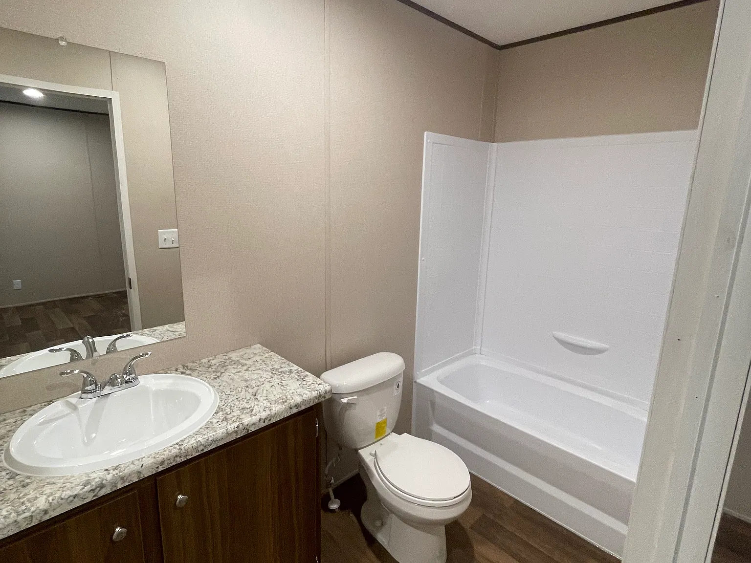 2 bed, 950 sqft, $1,300 — Photo 2