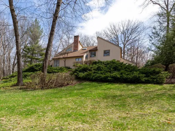 101 Ayrshire Lane, Avon, CT 06001