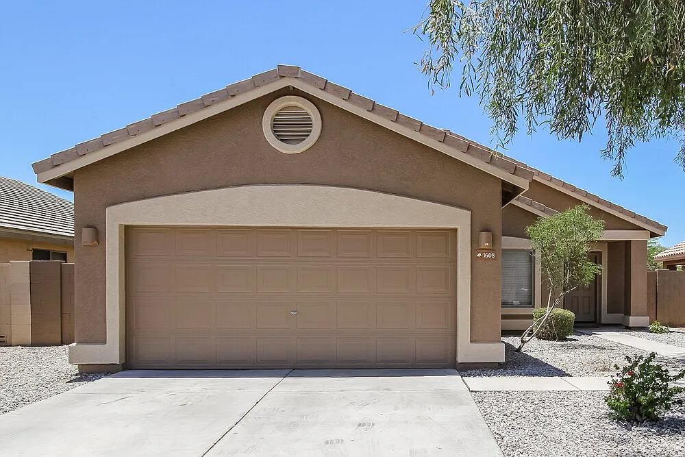 4 bed, 2.0 bath, 1685 sqft, $2,195 — Photo 1