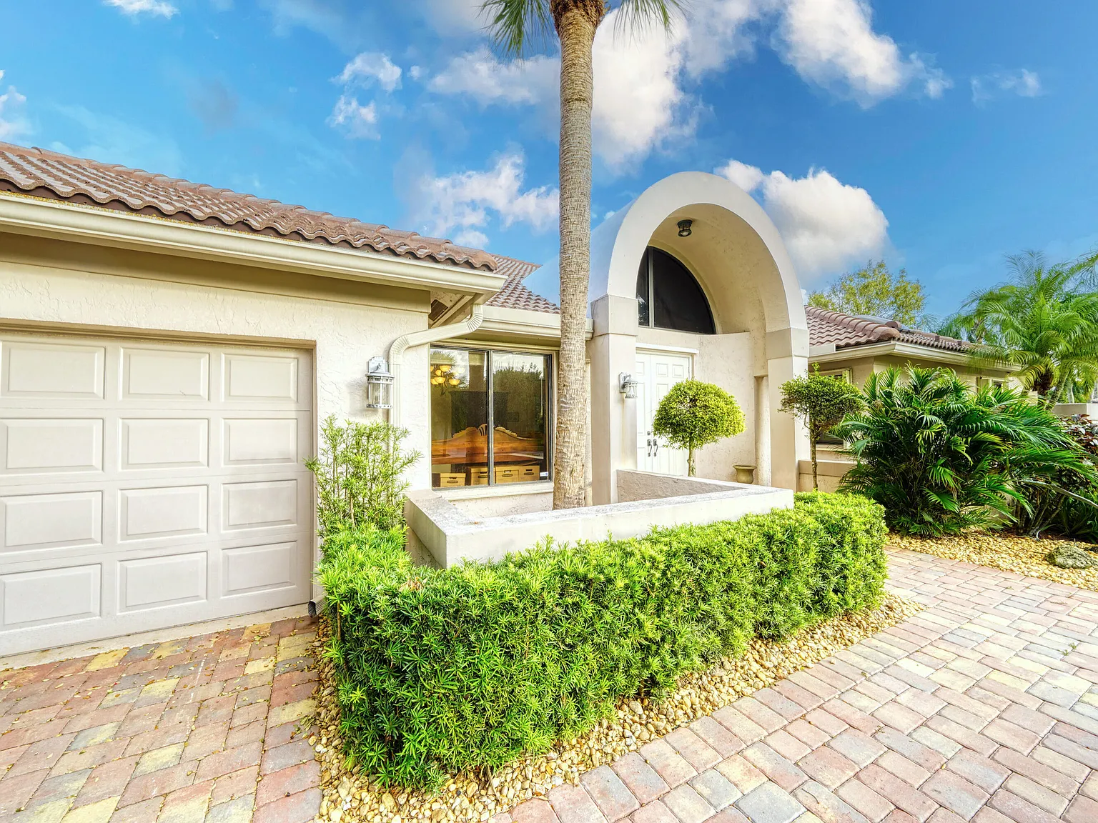 4 bed, 3.0 bath, 2535 sqft, $5,950 — Photo 4