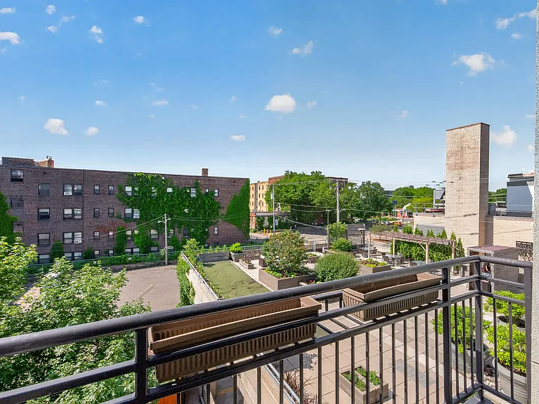 9 W Franklin Ave #306 — Photo 33