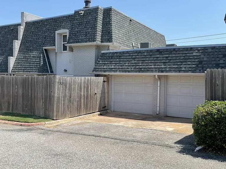 11331 N May Ave — Photo 2