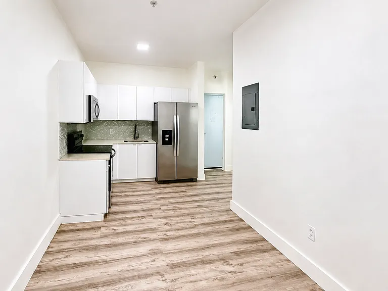 6918 Bay Dr #6 — Photo 5