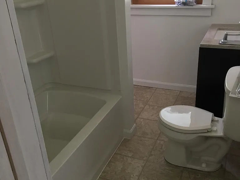 1936 Lillie Ave — Photo 1