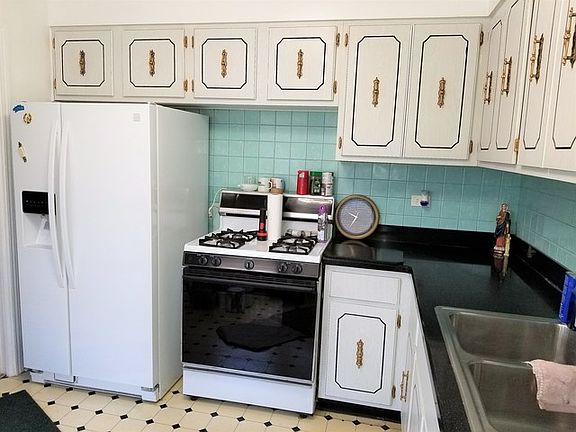 3rd image of 4743 Church St