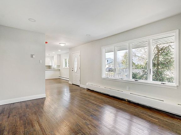 4th image of 67 N Burling Ln