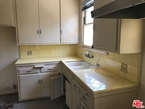 4th image of 2408 Hitchcock Dr