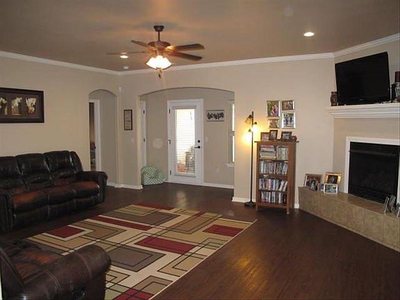 5th image of 7504 Topeka Dr