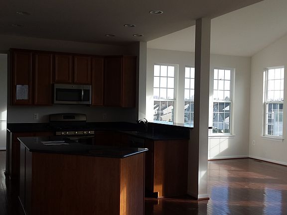 2nd image of 35527 Saint James Dr