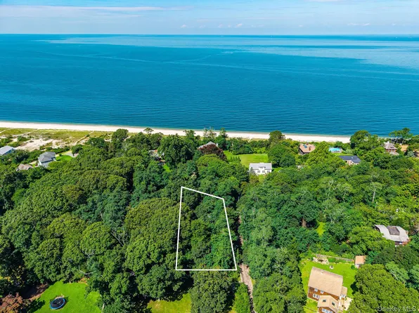 2560 Hyatt Road, Southold, NY 11971