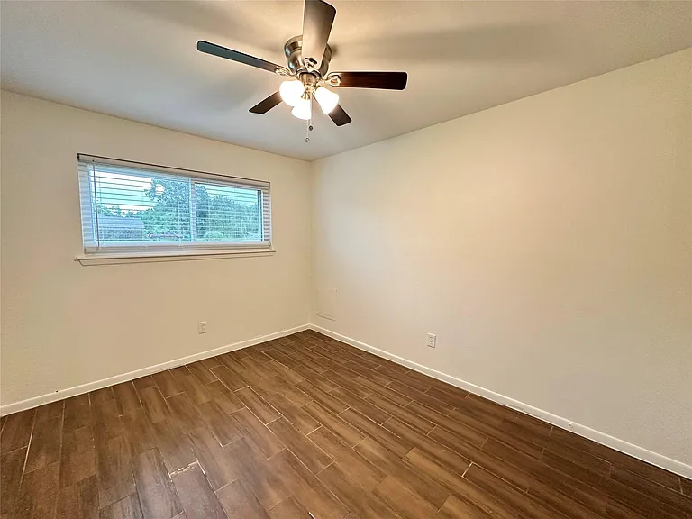 504 Raymond St — Photo 13