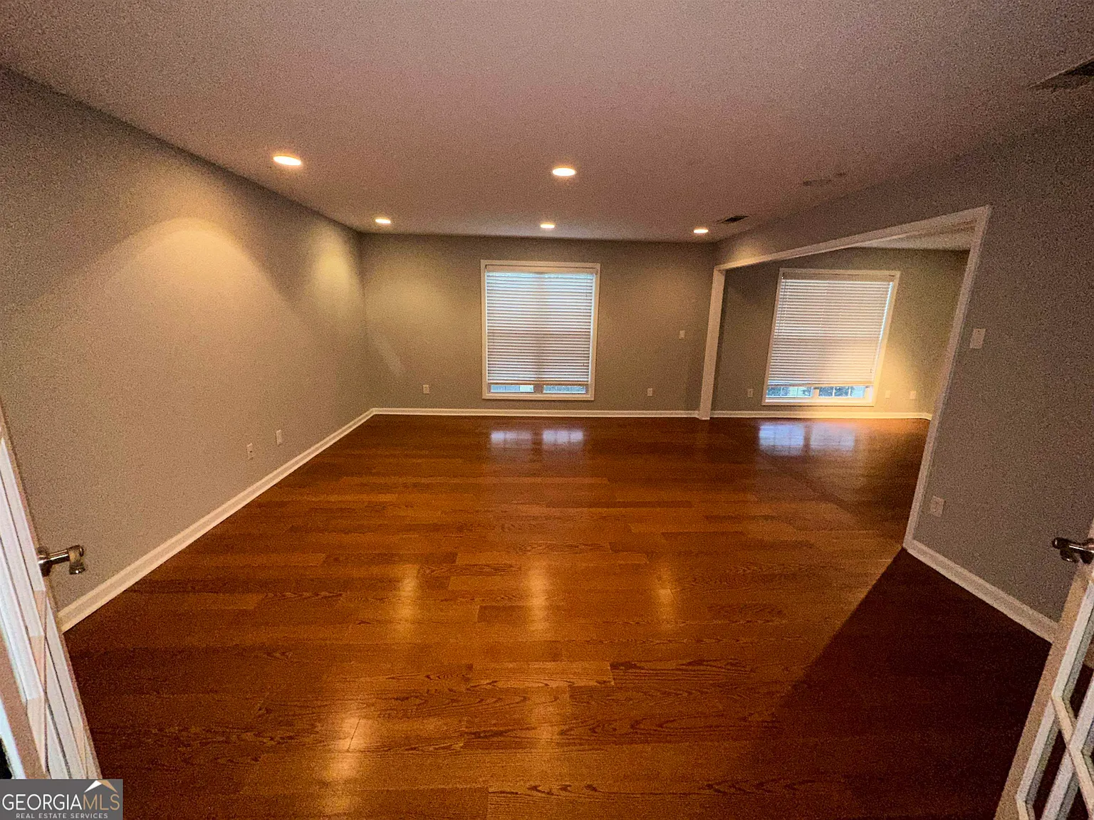 3 bed, 2.5 bath, 2002 sqft, $2,000 — Photo 4