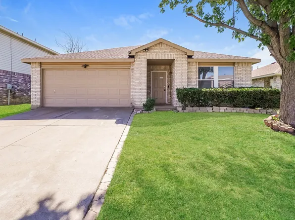 8717 Hunters Creek Dr, Fort Worth, TX 76123