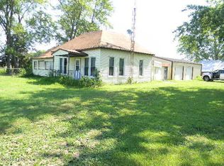 210 N Maple St, Tamaroa, IL 62888