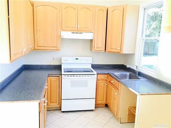 4th image of 727 Americus Ave