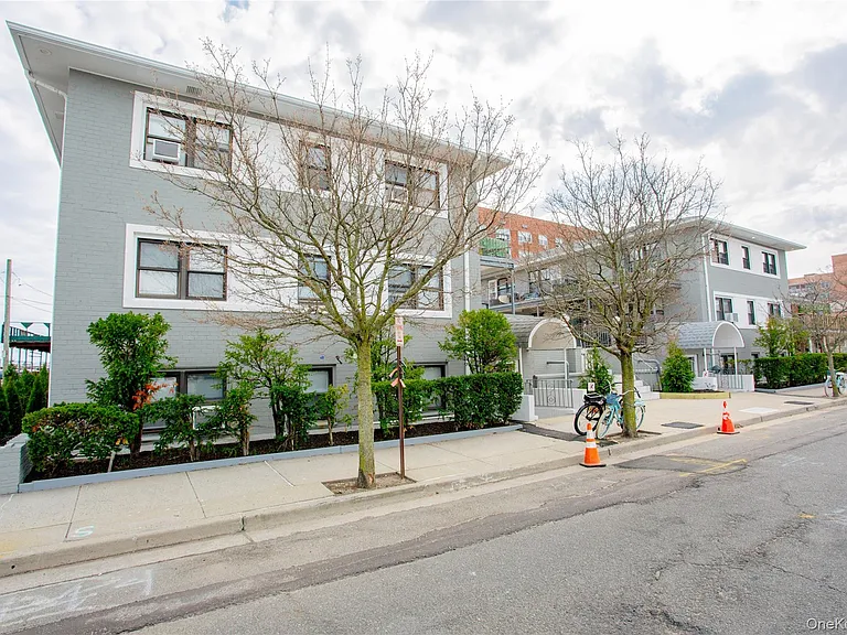 470 E Broadway #A8 — Photo 1
