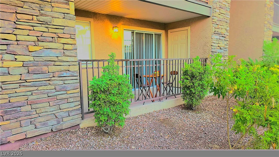 1 bed, 1.0 bath, 700 sqft, $1,200 — Photo 1