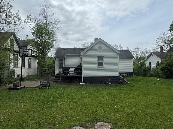 5th image of 1022 E Madison Street