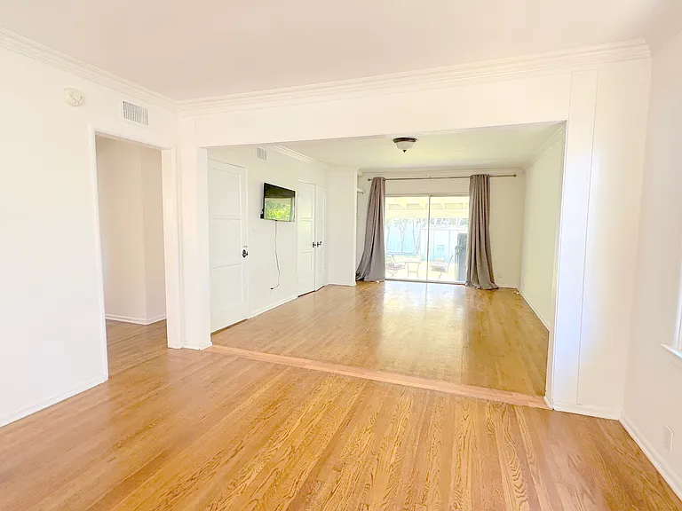 14722 Addison St — Photo 6