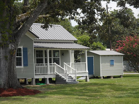 2nd image of 911 American Legion Dr