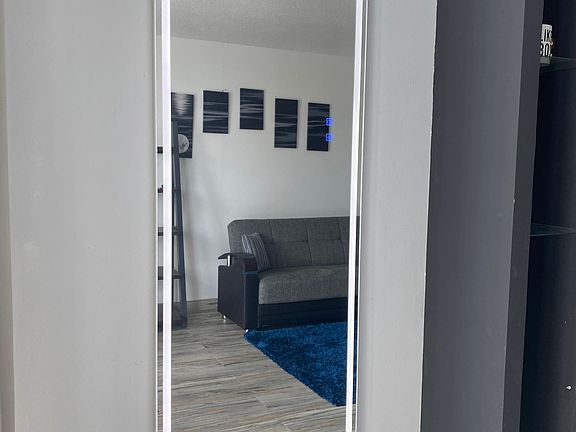 4th image of 325 Biscayne Blvd #1518