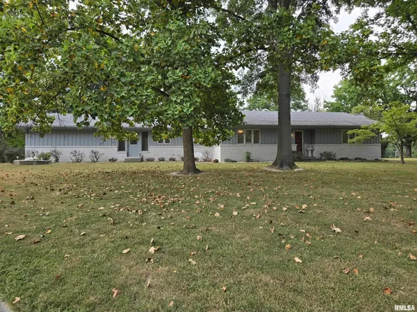 2 Webster Hill Est, Mount Vernon, IL 62864