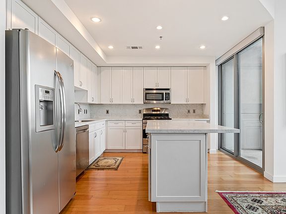 3rd image of 900 20th Ave S APT 1008