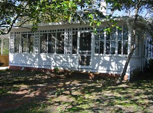 211 Pollock St, Beaufort, NC 28516