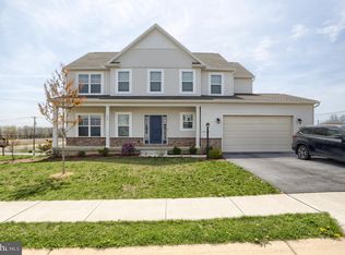 694 Ashwood Ln, Mechanicsburg, PA 17055
